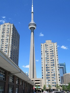 Słynna CN Tower przylega do Metro Toronto Convetion Center, gdzie odbywała się zdecydowana większość obrad XIX Światowego Kongresu Socjologii